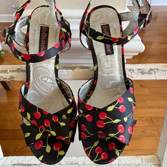 Dollhouse Black Cherry Print Platform Sandals - Picture 2 of 8